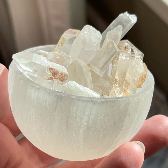 Genuine selenite hand carved bowl - 2 3/4” - Picture 5 of 13